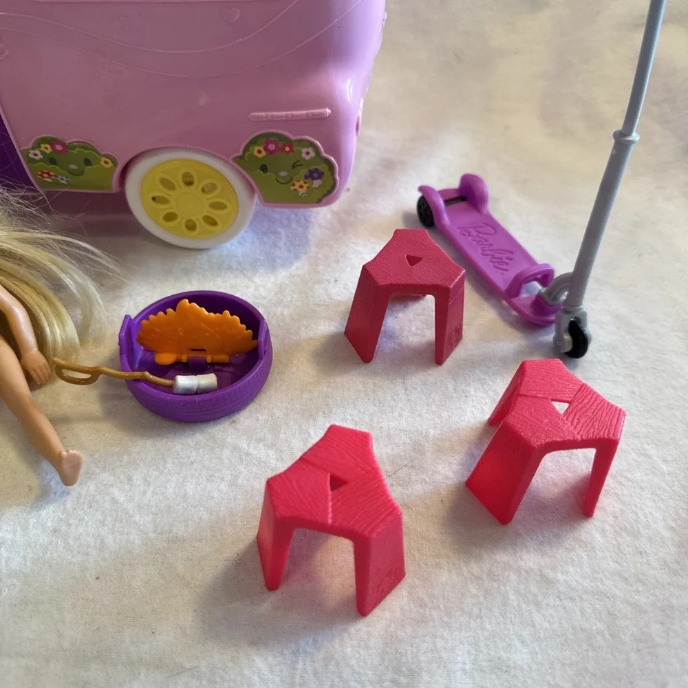 Chelsea Pink Camper/RV Vehicle Playset Opens Bunk Beds Kitchen 6in Doll Bundle
